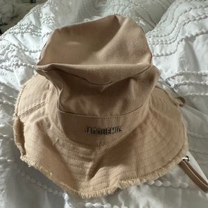 - Jacquemus Sun hat